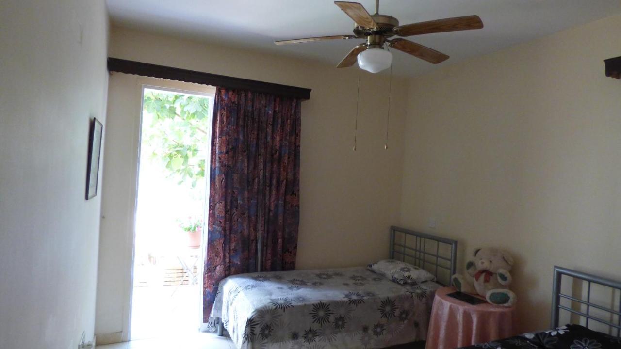 Kalampakas Guesthouse Ларнака Екстер'єр фото